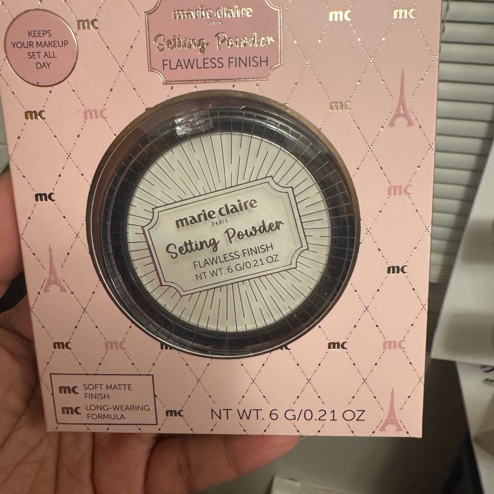 Marie Claire Setting Powder - Picture 2 of 6